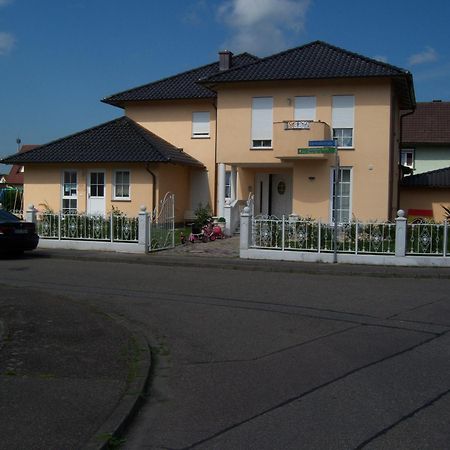 Gaestehaus Tante Tienchen 7 Minuten Zu Fuss Zum Europa Park , Plus Kostenloses Parkplatzticket Rulantica ,Alle Unsere Suiten Haben Einen Balkon Rust Dış mekan fotoğraf