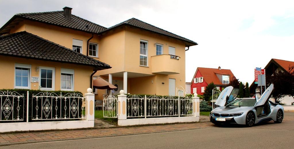 Gaestehaus Tante Tienchen 7 Minuten Zu Fuss Zum Europa Park , Plus Kostenloses Parkplatzticket Rulantica ,Alle Unsere Suiten Haben Einen Balkon Rust Dış mekan fotoğraf