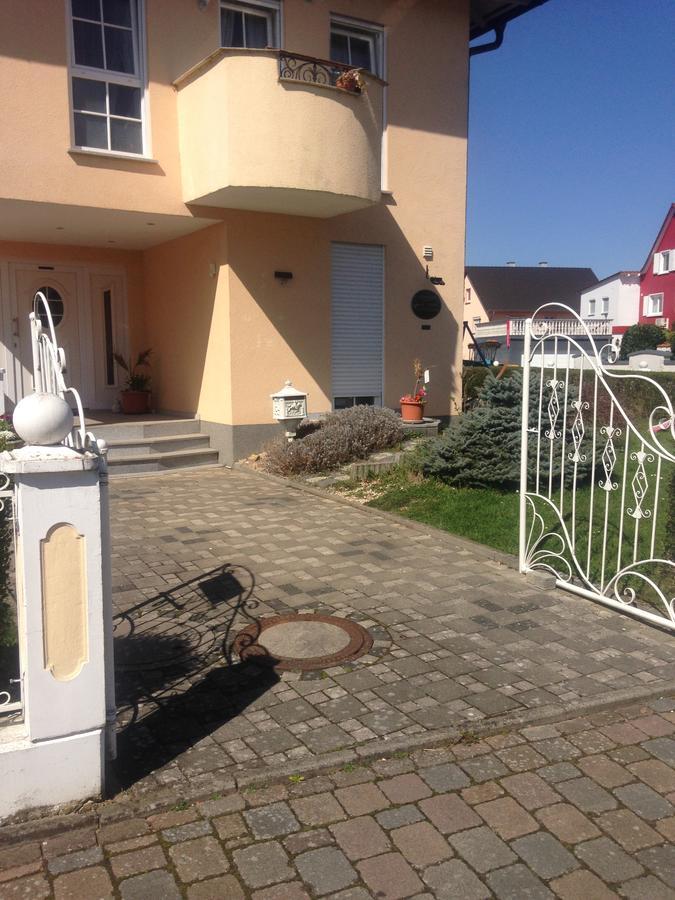 Gaestehaus Tante Tienchen 7 Minuten Zu Fuss Zum Europa Park , Plus Kostenloses Parkplatzticket Rulantica ,Alle Unsere Suiten Haben Einen Balkon Rust Dış mekan fotoğraf