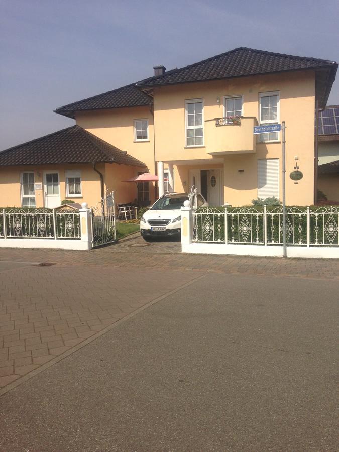 Gaestehaus Tante Tienchen 7 Minuten Zu Fuss Zum Europa Park , Plus Kostenloses Parkplatzticket Rulantica ,Alle Unsere Suiten Haben Einen Balkon Rust Dış mekan fotoğraf